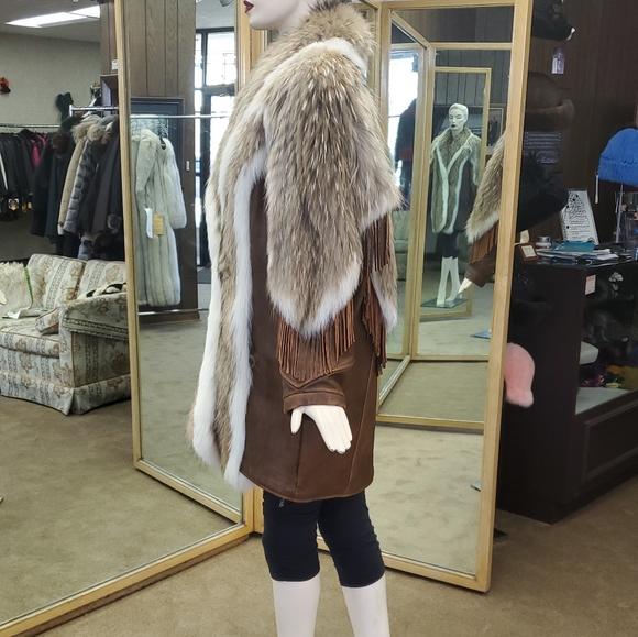 Raccoon Fur, Fox Fur, and Leather Stroller - Picture 4 of 7